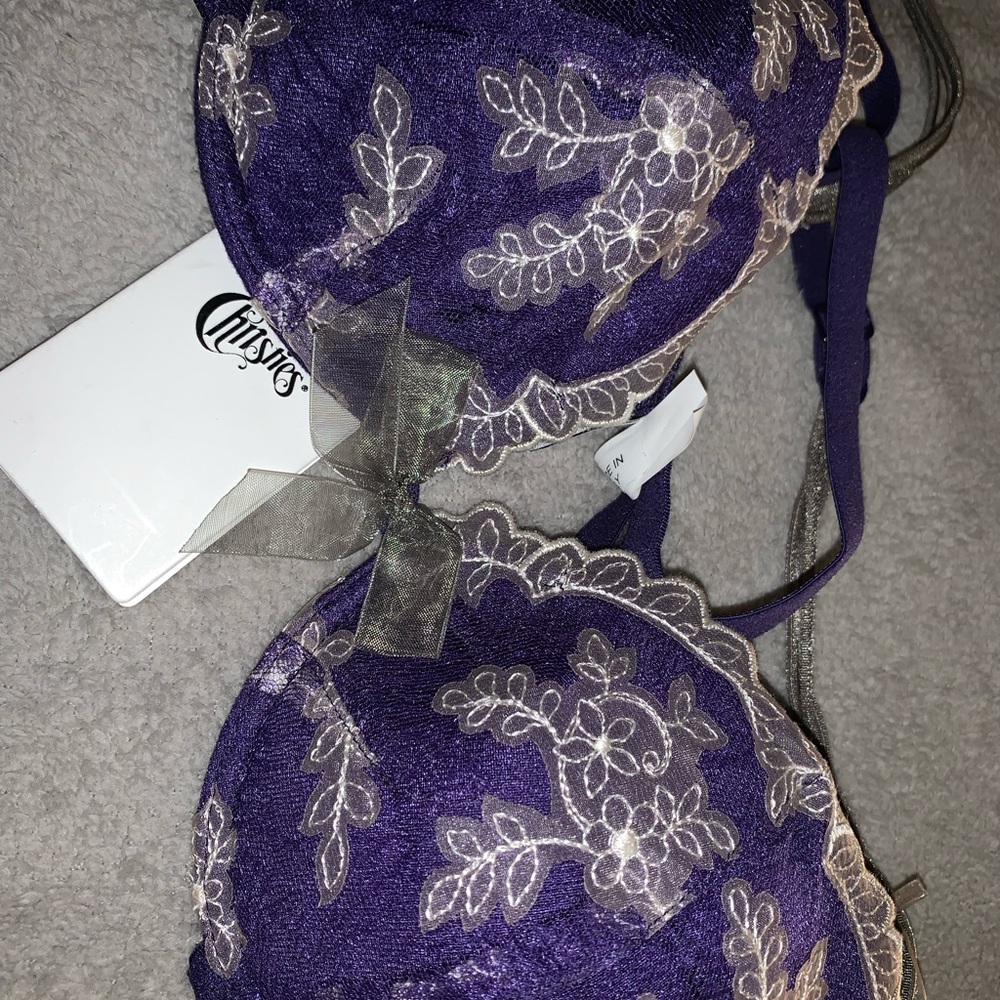 Christie’s vintage elegant laced bra